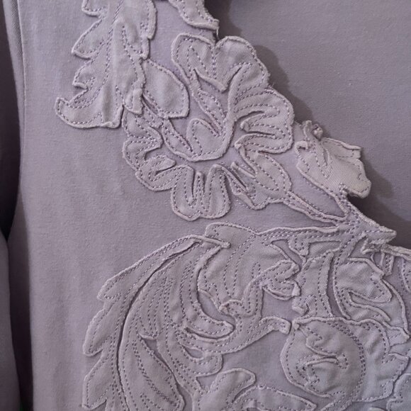 Womyn Pink / Purple   V Neck 3/4 Sleeve Top Blouse Size L w/Applique - Picture 3 of 6